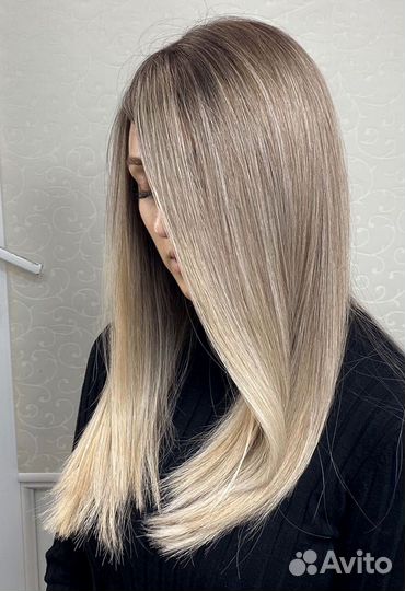 Окрашивание волос в салоне и с выездом на дом