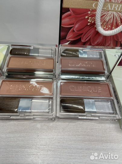 Clinique Компактные румяна Blushing Blush