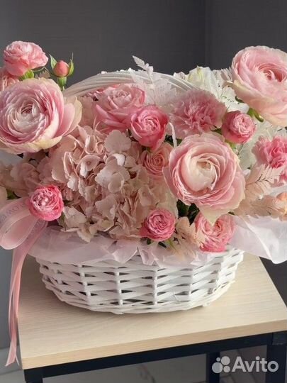 Букеты из роз, гортензий, орхидей, тюльпанов