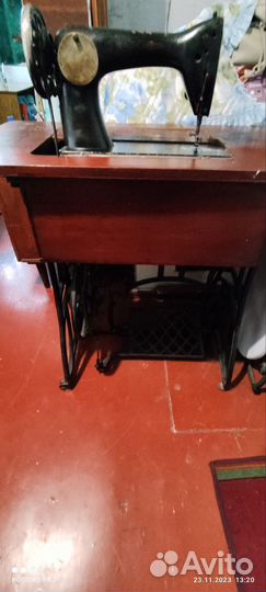 Швейная машина ножная со станиной зшм