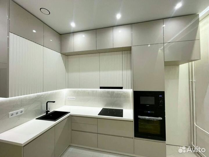 Кухня на заказ Бастони. Компактная угловая кухня