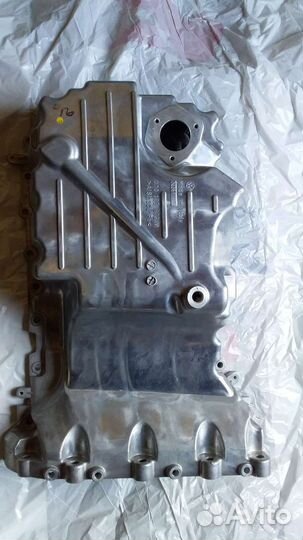 Поддон на Туарег двиг.2,5TD 2003-10гг