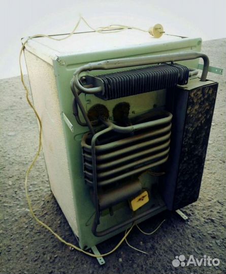 Минибар с холодильником и ячейками для бутылок