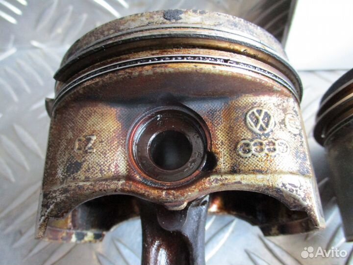 Поршень с шатуном Volkswagen Caddy 3 2007г