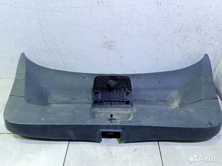 Обшивка двери багажника Volkswagen Golf 7