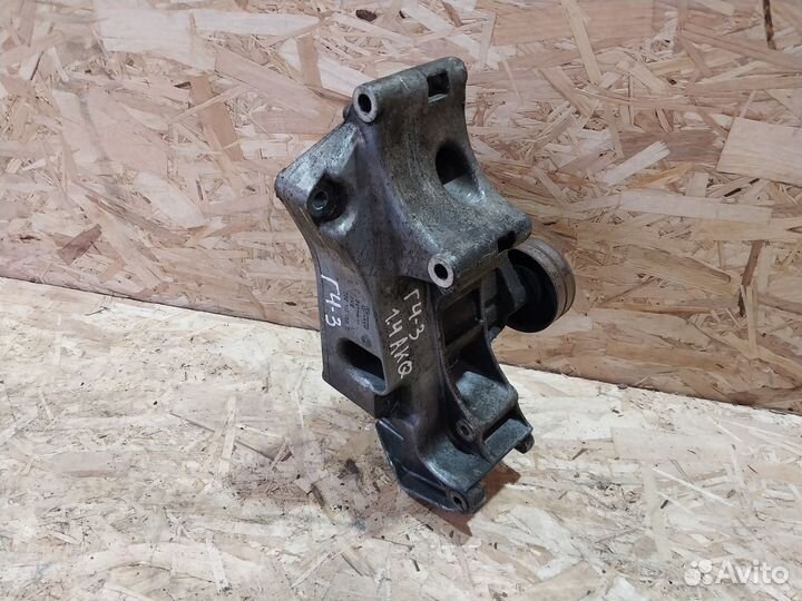 Кронштейн генератора Volkswagen Golf 4 1.4 AKQ