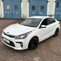 Kia Rio 1.4 AT, 2018, битый, 70 000 км, с пробегом, цена 850 000 руб.