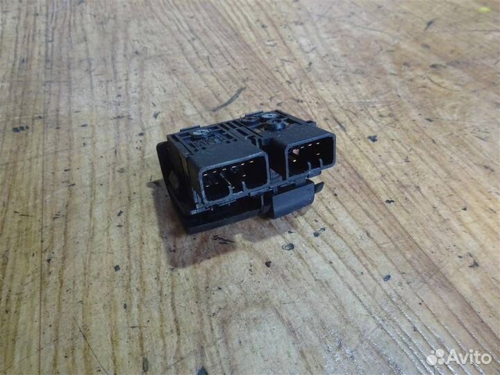 Кнопка аварийной сигнализации Mitsubishi Lancer