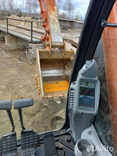 Гусеничный экскаватор Hitachi ZX200-5G, 2020