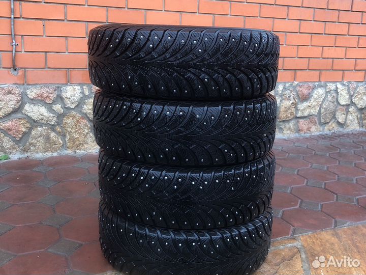 Goodyear UltraGrip Extreme 215/65 R16