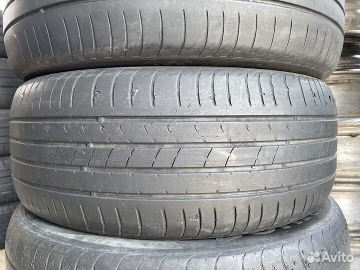 Kumho Ecsta HS51 215/55 R17 94V