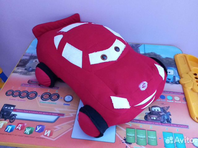 Детская игрушка, подушка, машинка