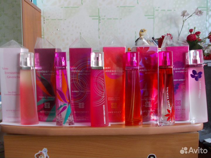 2.Живанши женские