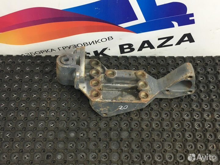 Кронштейн передней рессоры левый