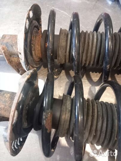 Стойки передней подвески VW Jetta 5