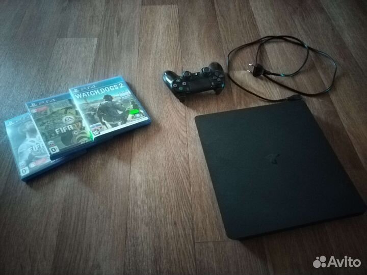 Sony PS4 Slim