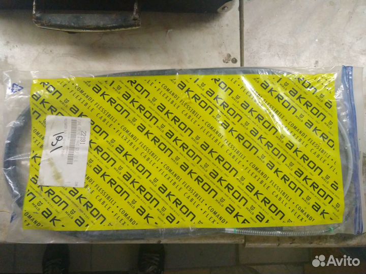 Трос стояночного тормоза новый Golf 2