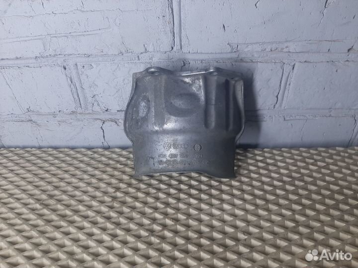 Audi Пыльник левого привода