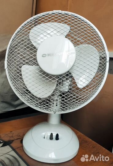 Настольный вентилятор