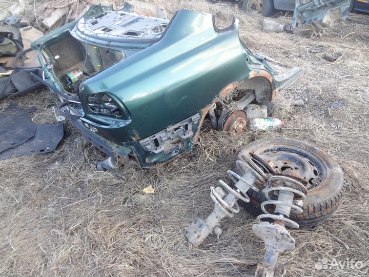 Volvo S40 V40 97года запчасти стекла дверей