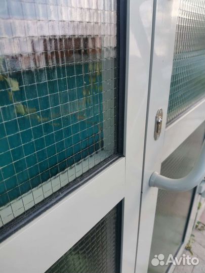 Алюминевые двухстворчетые двери