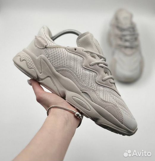 Кроссовки женские Adidas Ozweego