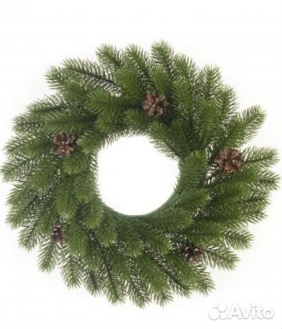 Венок новогодний с натуральными шишками