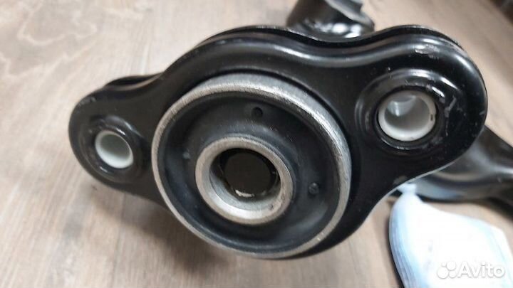 Рычаг подвески передний левый Mercedes V-Class