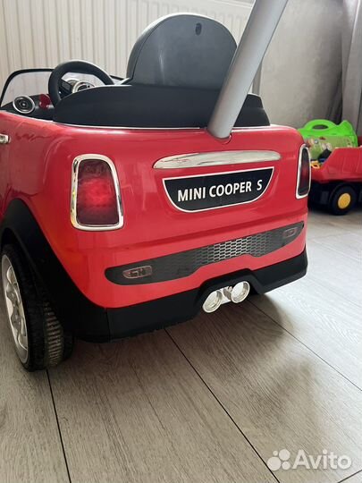 Электромобиль - каталка машина