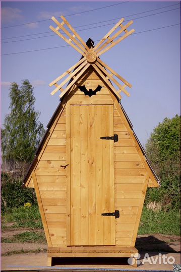 Уличный туалет деревянный KEY675