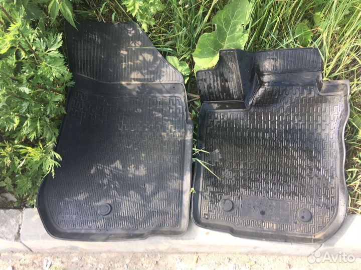 Автомобильные коврики для Renault Sandero