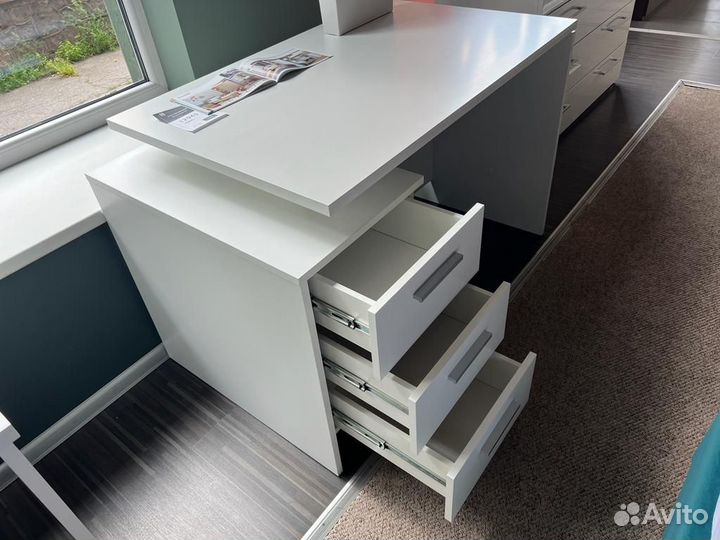 Стол письменный 120см с ящиками белый - новый