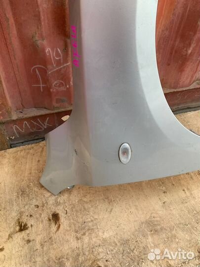 Переднее правое крыло Mazda 3 BK хэтчбек