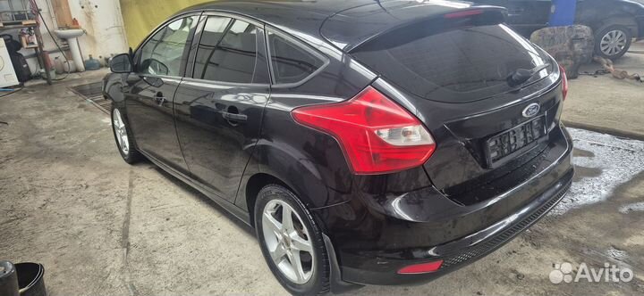 Ford Focus 1.6 МТ, 2011, битый, 220 000 км