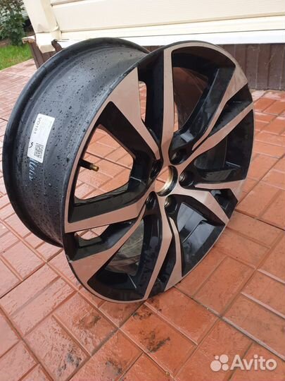 Оригинальный диск Volvo XC60 R17