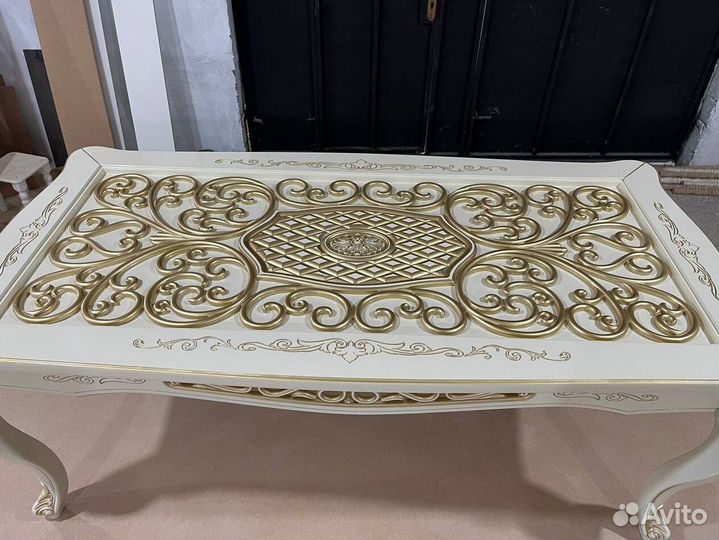 Кухонный стол