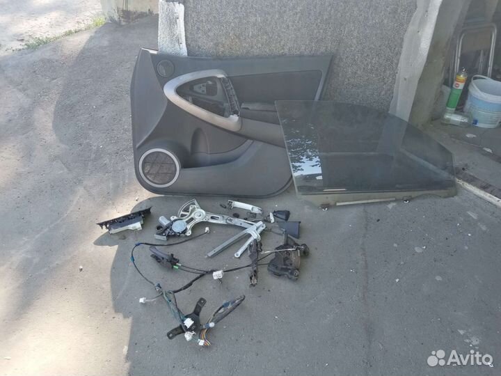 Обшивка передний пасажирской двери rav 4