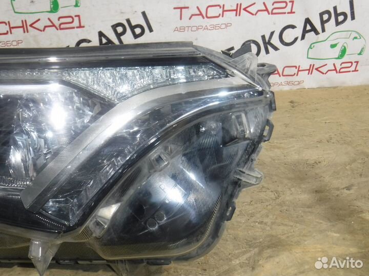 Фара правая Toyota Rav 4 CA40 (2015-2019) галоген