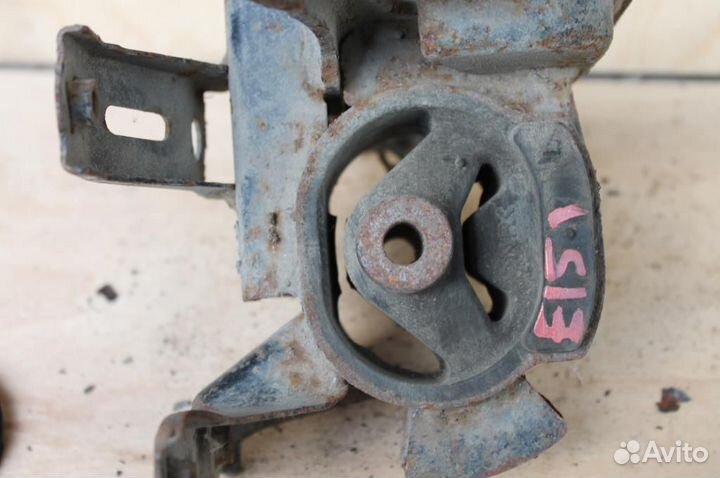 Опора двигателя левая toyota corolla ZRE151