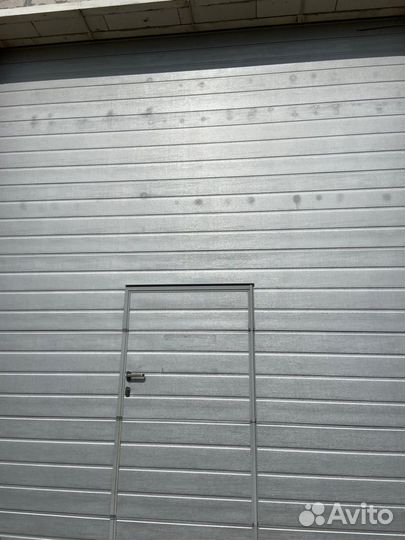 Ворота промышленные секционные из сэндвич панелей
