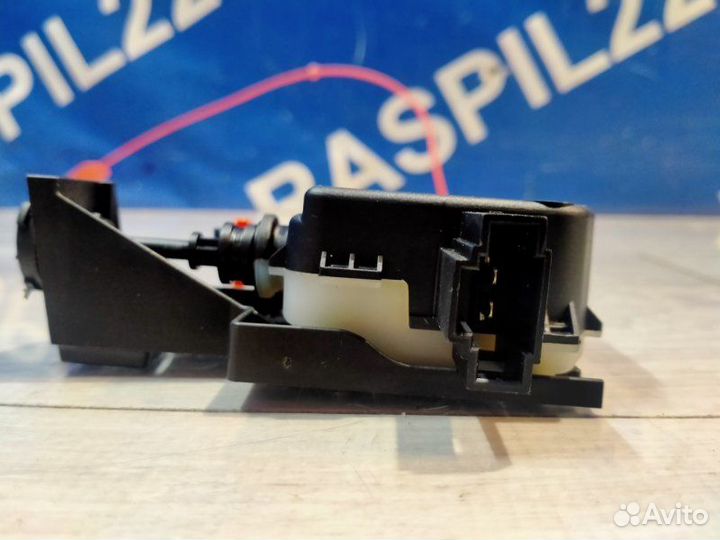 Замок лючка бензобака Mercedes-Benz 212.036 E 250