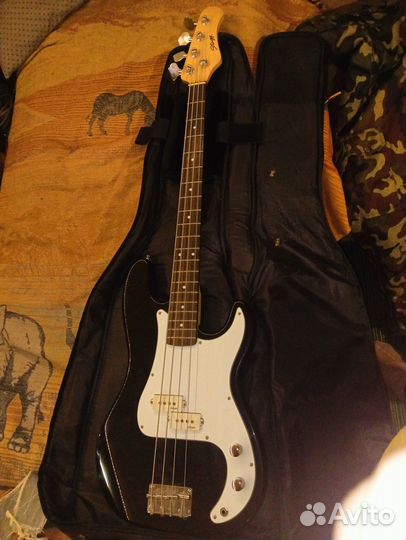 Бас гитара stagg