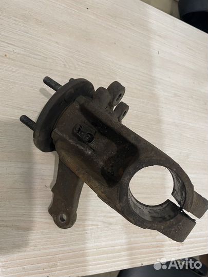 Поворотный кулак левый mazda 3 bk