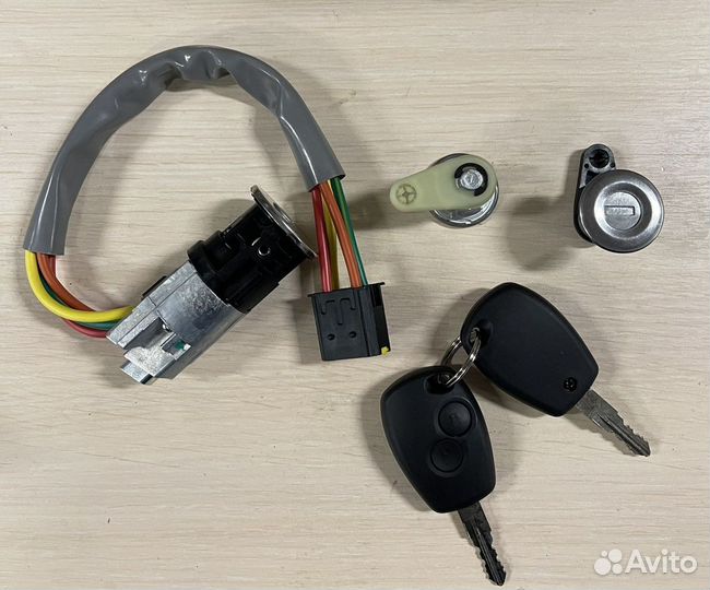 Замок зажигания Лада Ларгус с 2 личинками дверей