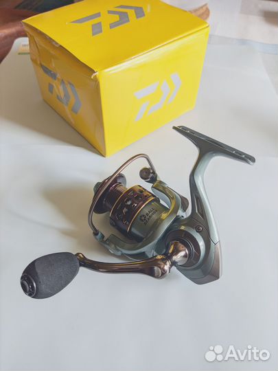 Катушка для спиннинга 2000