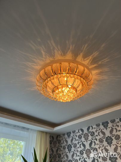Продам люстру