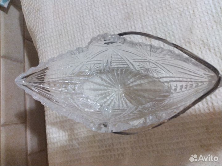 Хрустальная конфетница с ручкой