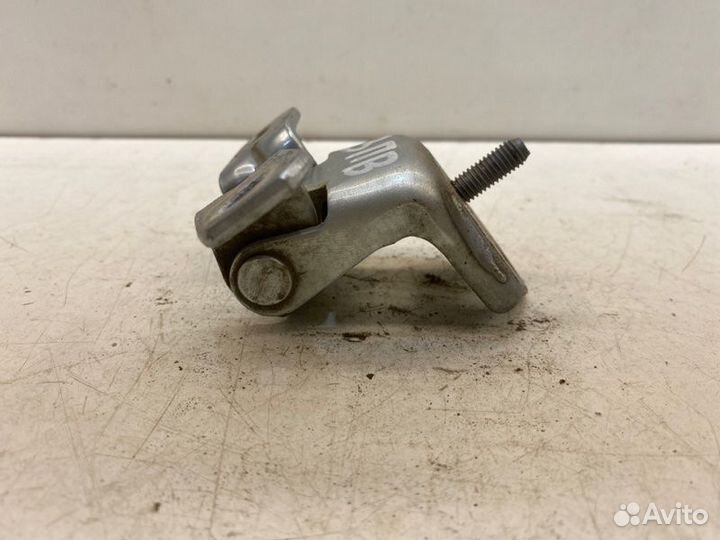 Петля двери задняя правая Mazda 6 седан GG 2.0