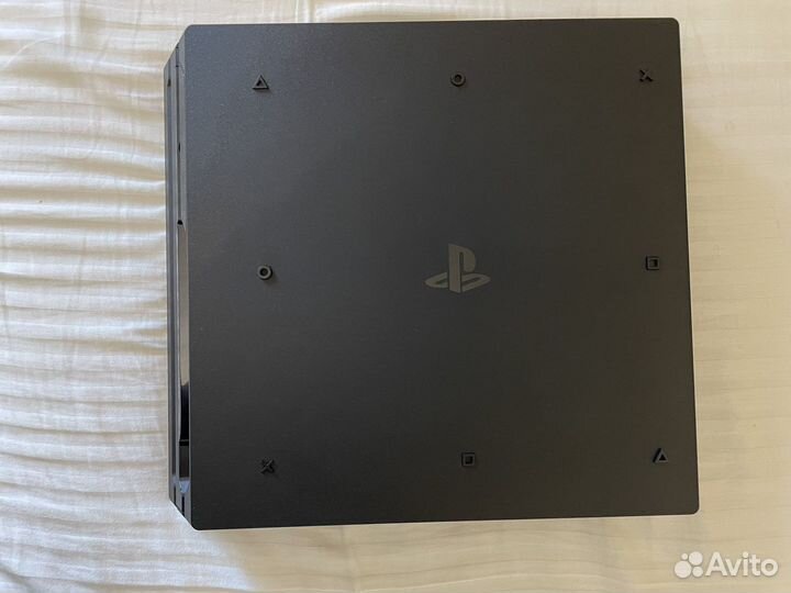 PS4 Pro 1TB, 4x DualShock, док, Gold Headset
