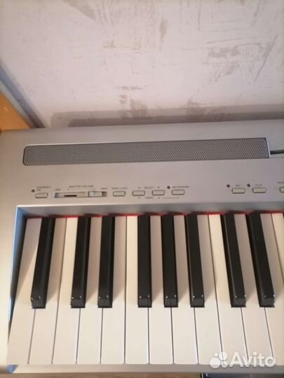 Цифровое пианино Yamaha + банкетка